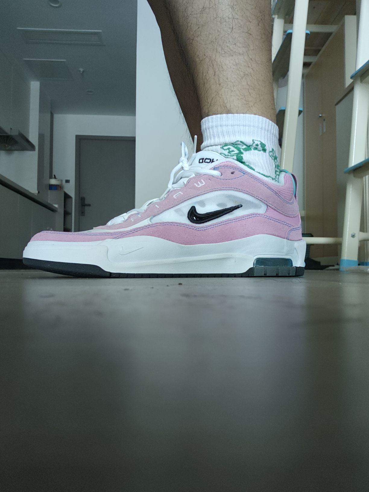 还行，就是收到了有一点小瑕疵，nike品
