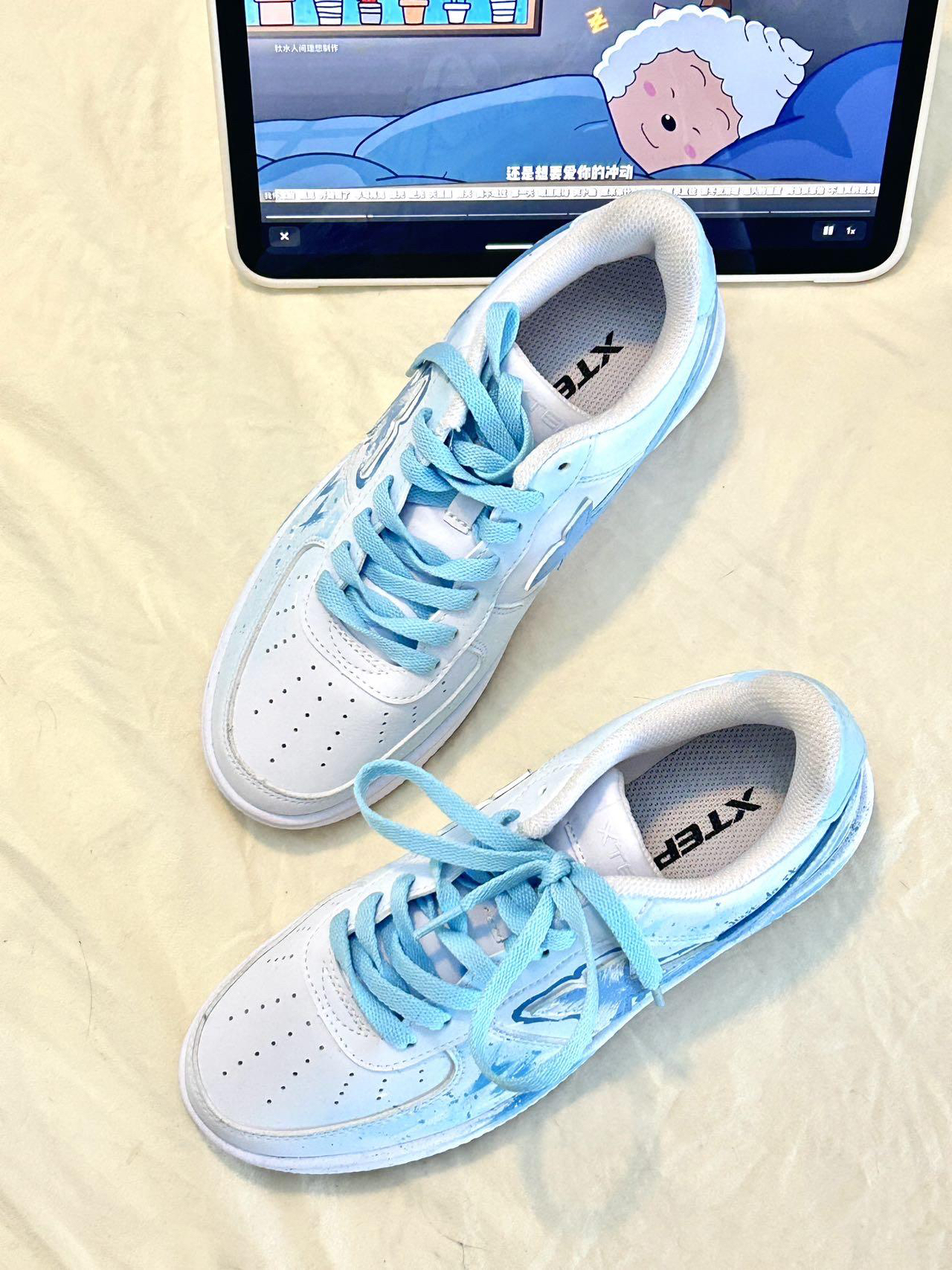 手绘的特步鞋👟画的像七月的蓝天☁️