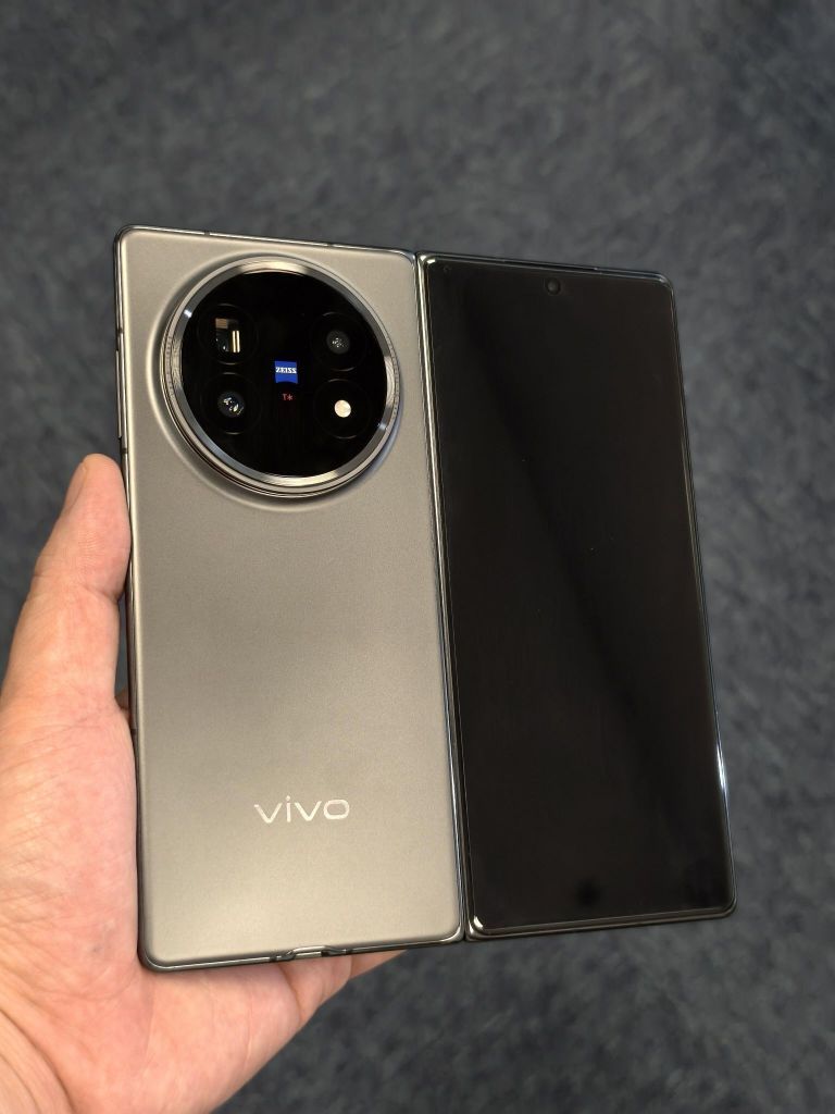 优雅开合,轻若无物vivo X Fold 5
