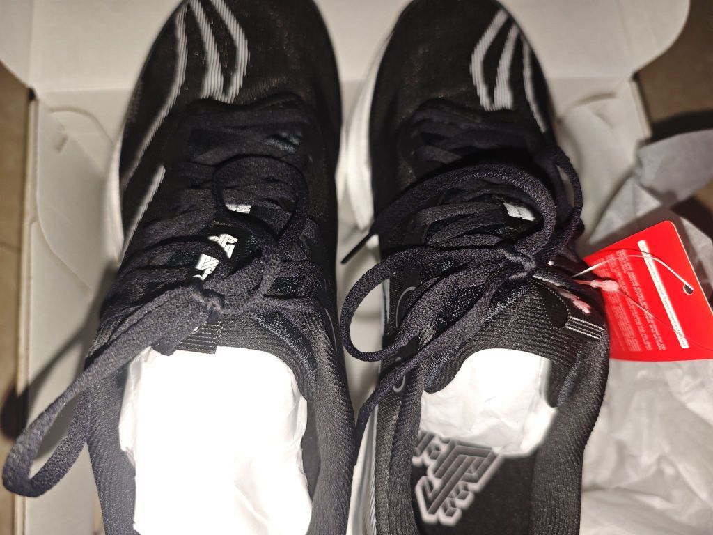 质量有保证，鞋子材质轻便，着穿舒适，弹性