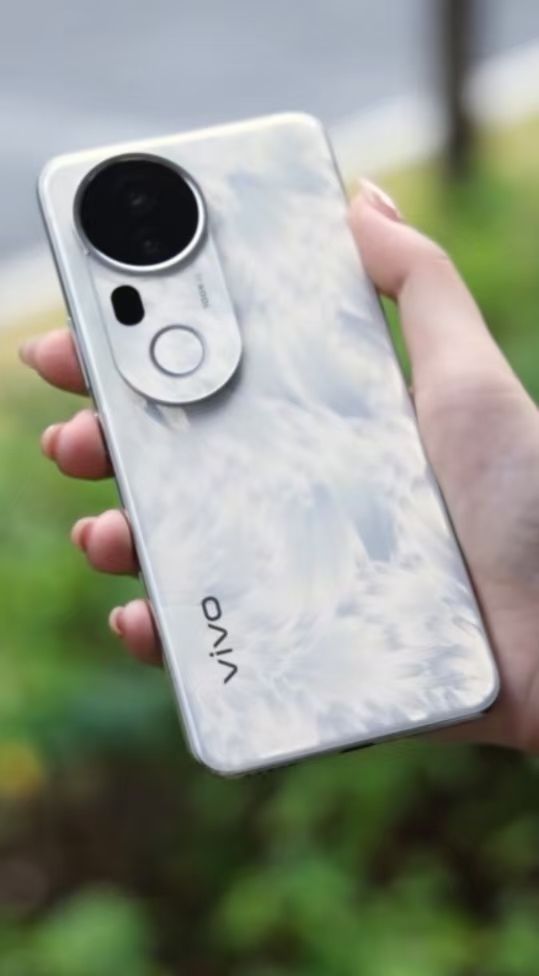 5000nit护眼屏+5.5G信号，vivo太懂年轻人