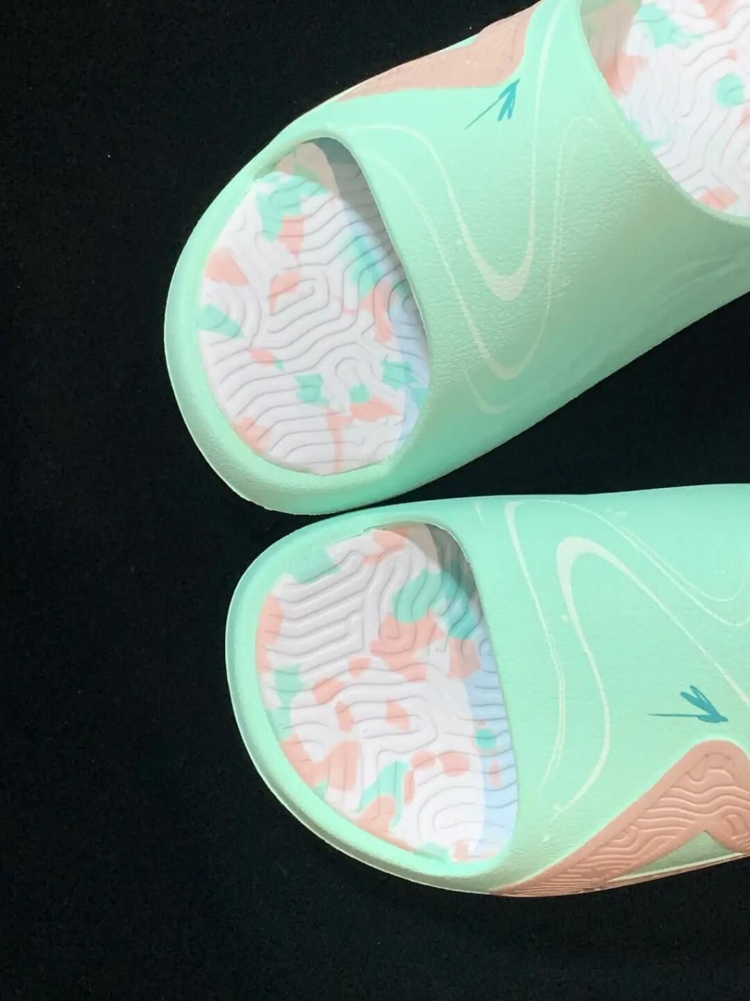 夏天没有拖鞋怎么行？！这不~荷塘月色报道