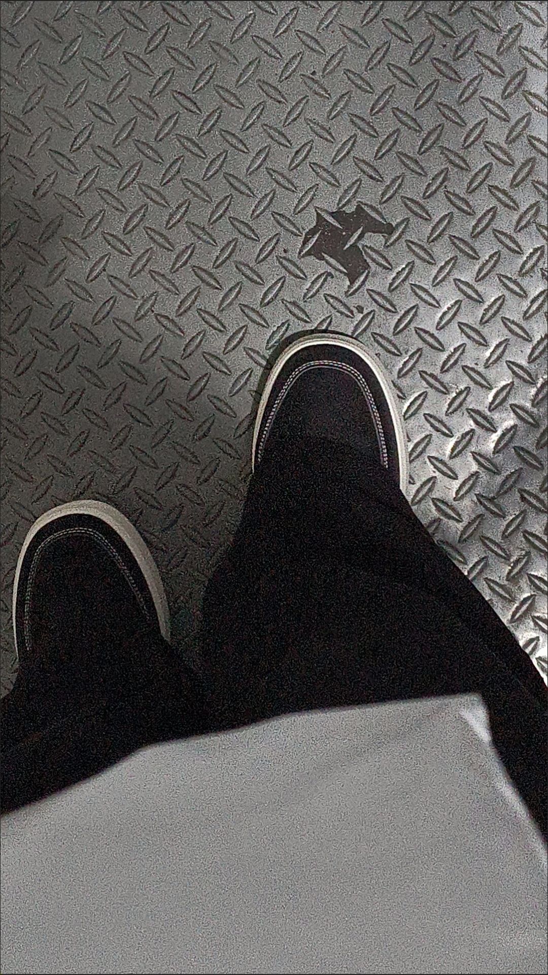 👟球鞋名称：环球厚底板鞋

📌是否偏码【