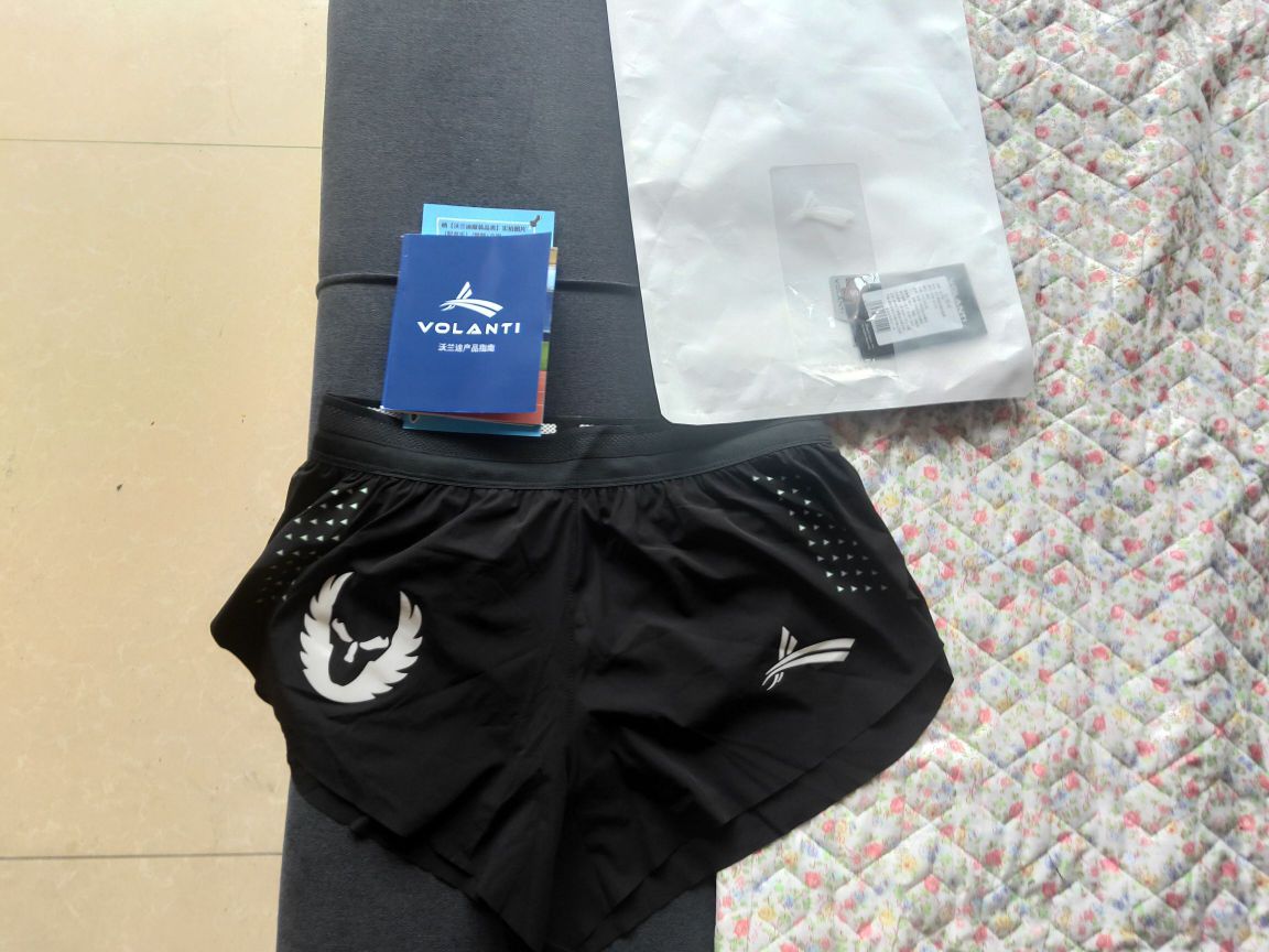 非常好穿，内里有内衬。不会暴露隐私