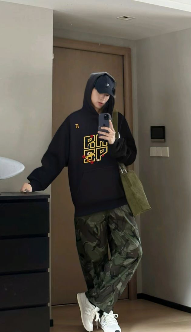 衣服太“硬了”，发张照片👻
这件卫衣真的