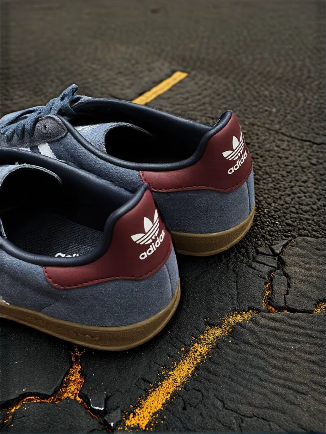 阿迪达斯蓝色板鞋居然是行走的舒适区!清洁妙招让旧鞋秒变新💙