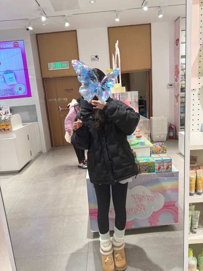 Hello Kitty的雪地靴怎么这么好看！
