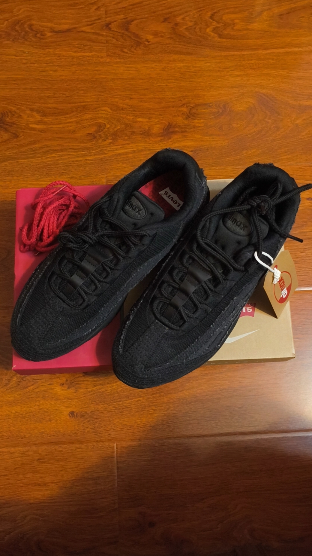 Levis？AirMax95？