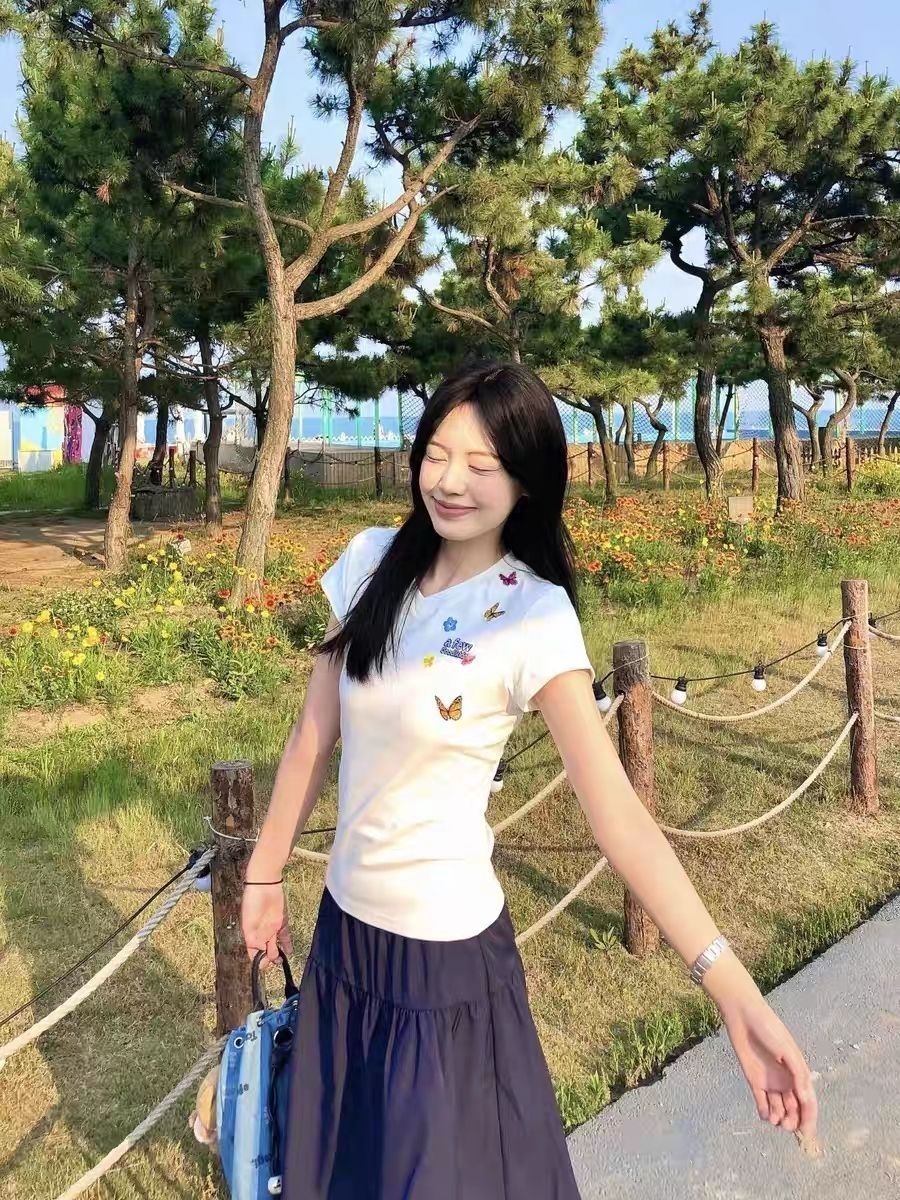 好喜欢这个短袖~对v领没有抵抗力~随便搭