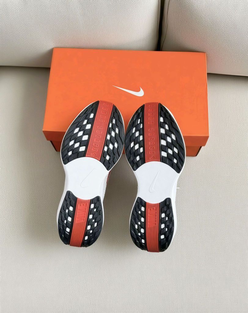 被问爆！这双 Nike 跑鞋有点东西🤩