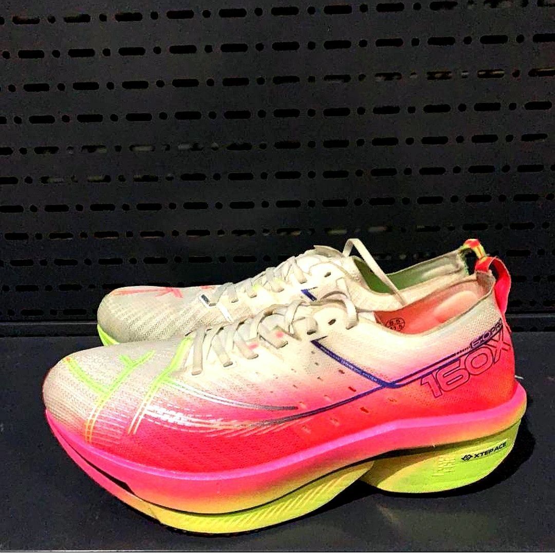 竞速碳板跑鞋天花板?特步160X 6.0 PRO实至名归!