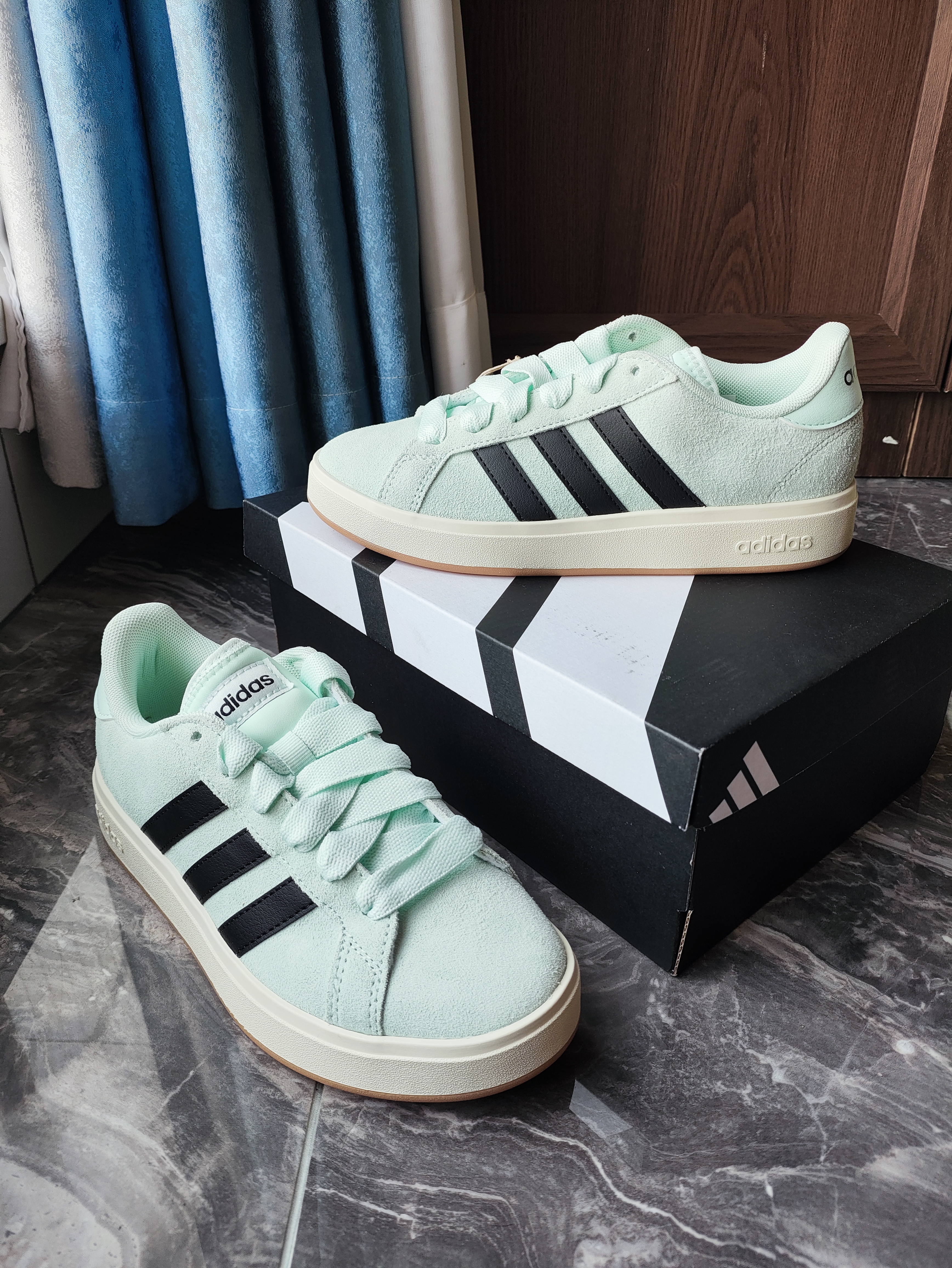 麂皮易脏反而爱？这双“小麻烦”鞋的清新感赢麻了！