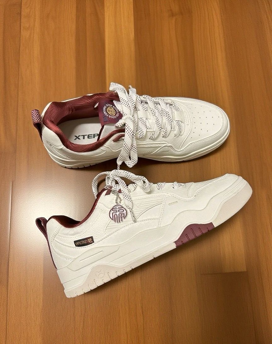 这双特步鞋穿了3个月，优缺点全分享👟

✅ 优点：

• 鞋面挺括有型，耐磨好打理