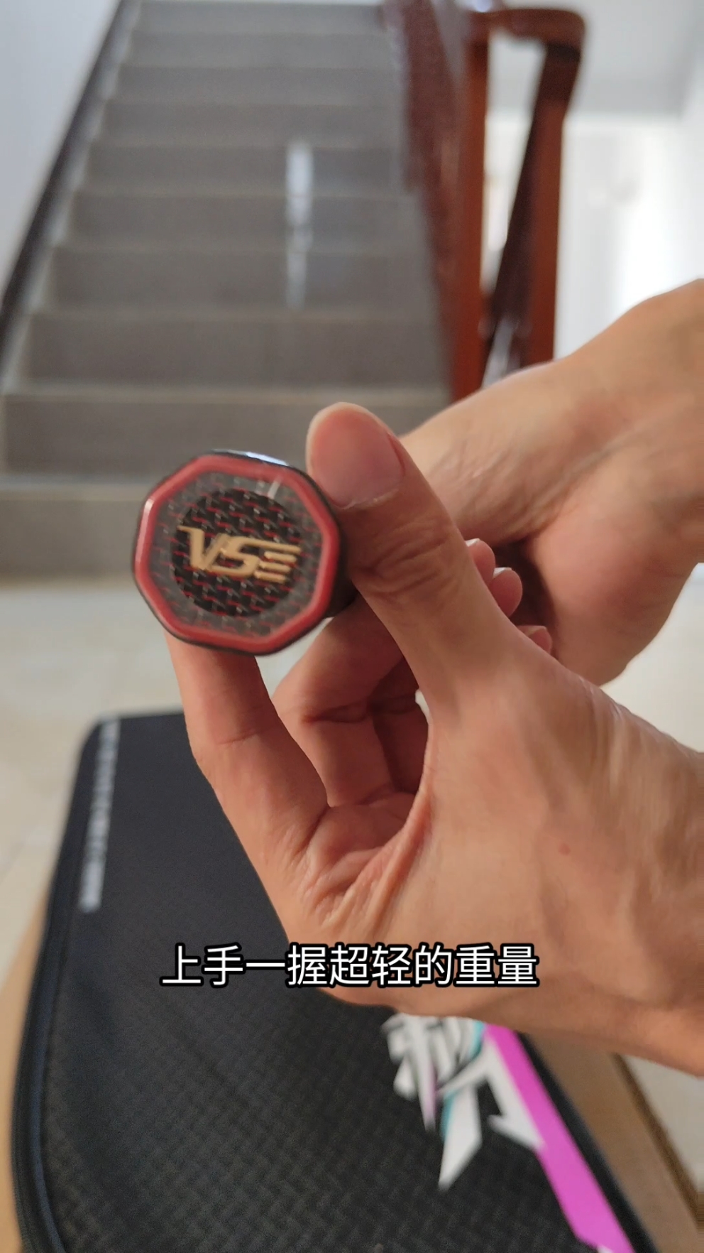 发光的锥盖？开箱看看这支羽拍！🧐