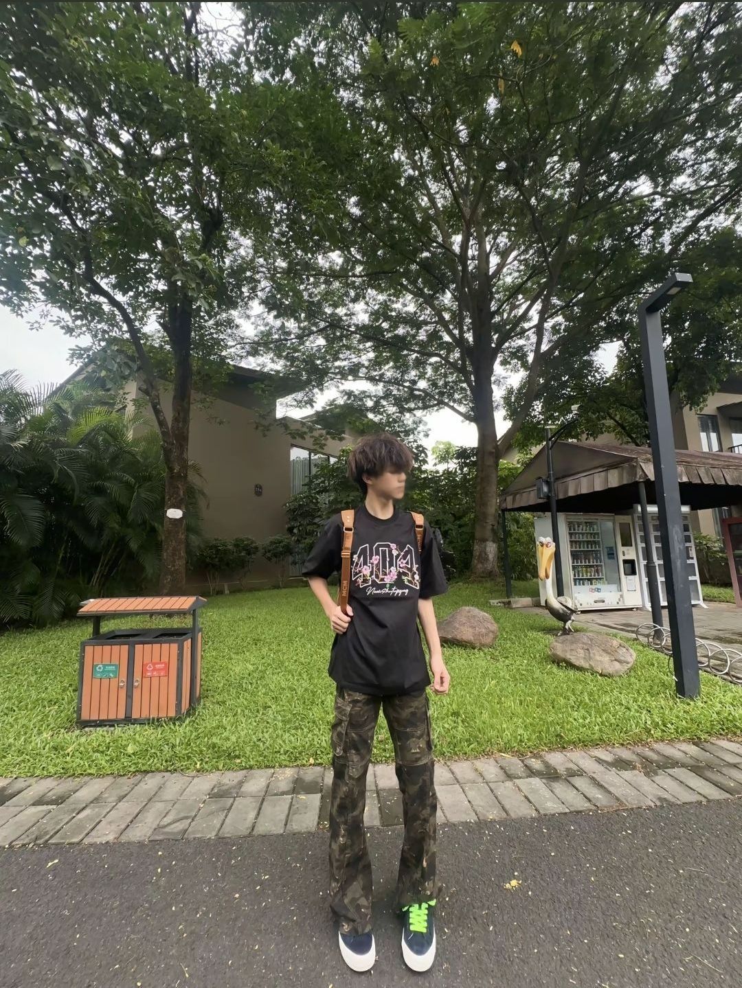 那时候总说长痛不如短痛 但现在看来并不是 只要付出过真心 无论多久回忆起来都会隐隐作痛