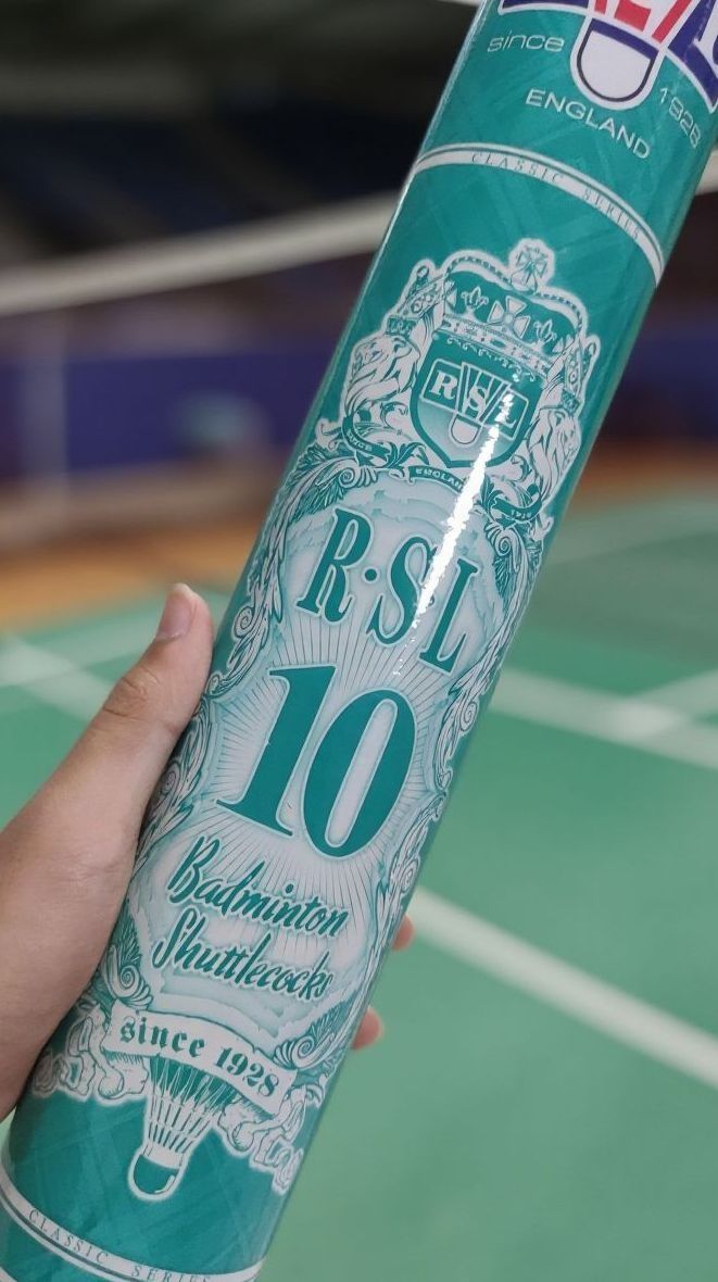 超好用的羽毛球,亚狮龙10号球。