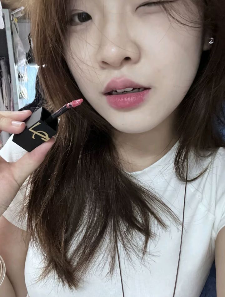 七夕心动狙击!YSL「冰乌龙」镜光唇釉,吻过留痕的温柔告白