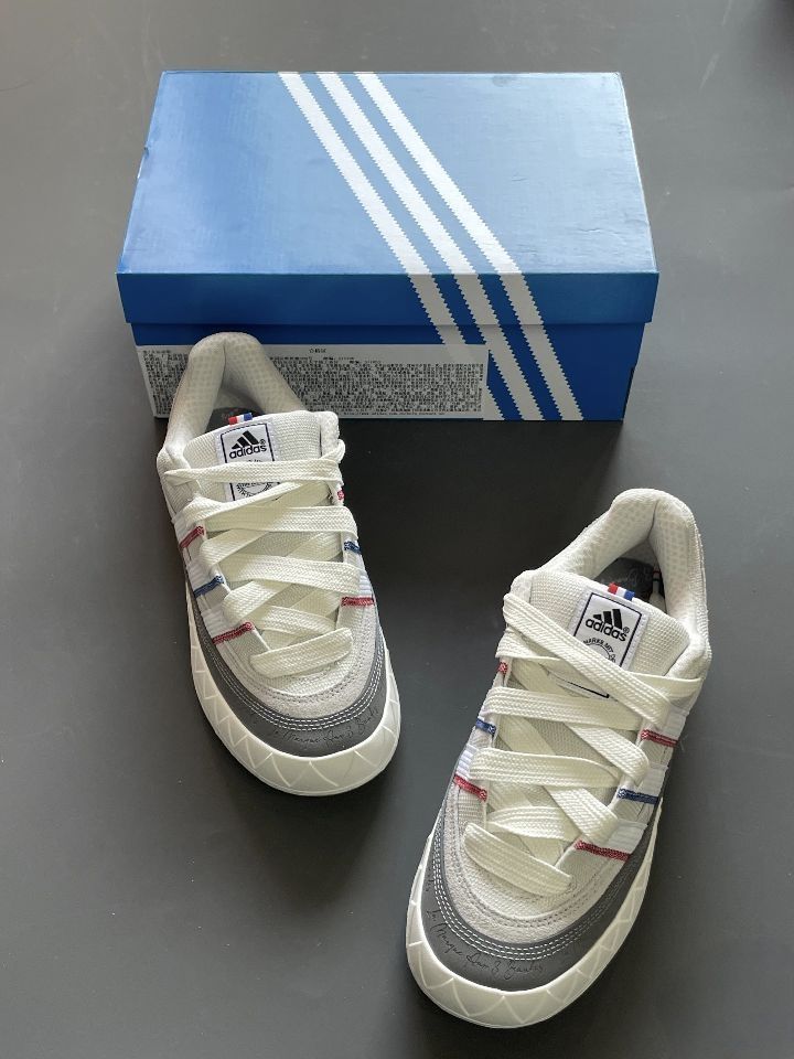 Adidas  面包鞋🍞