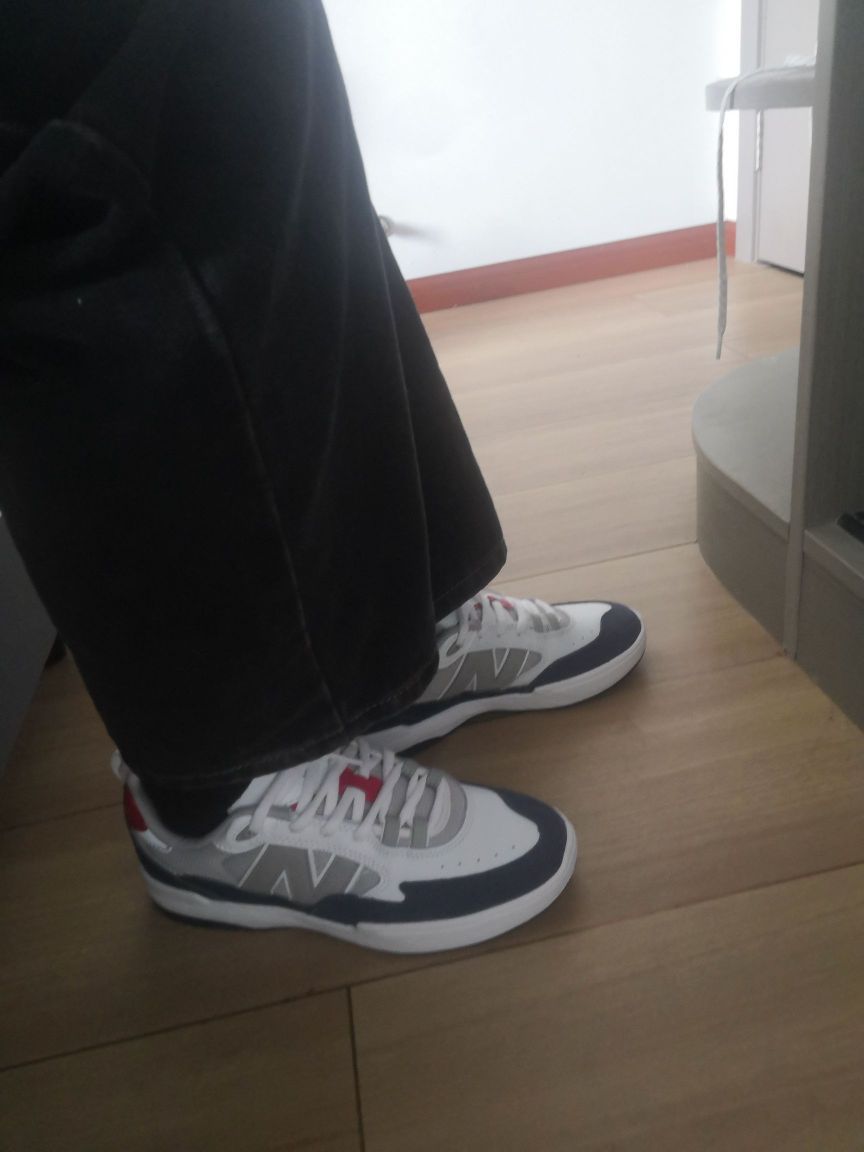 鞋带有点短，但是颜值很顶