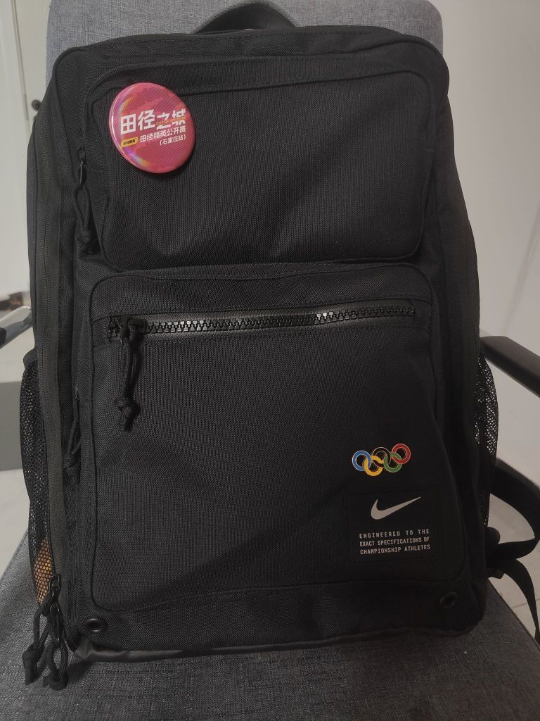 耐克气垫双肩包 气垫很舒服
光黑色觉得太