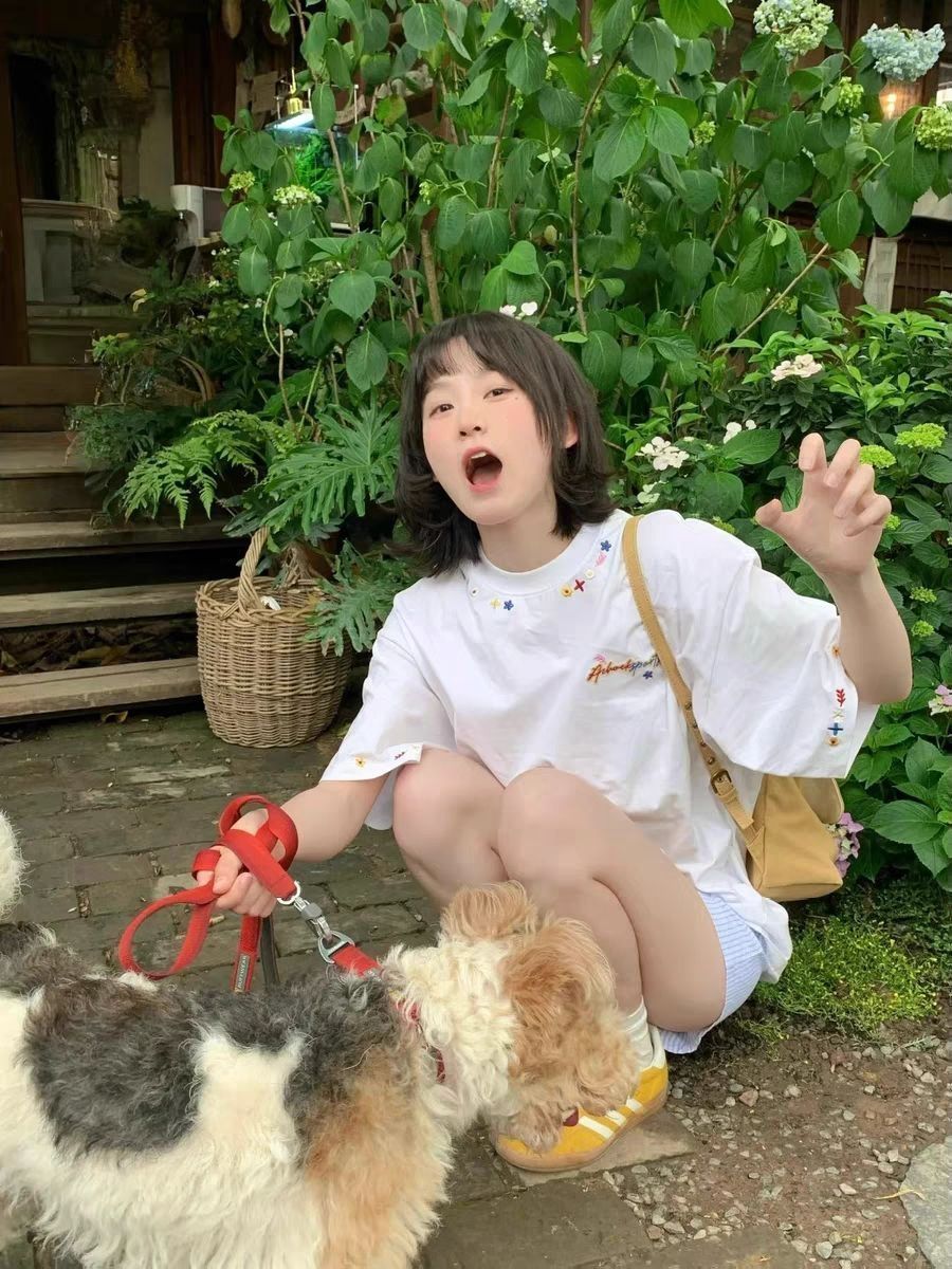 这个短袖还是挺不错的，很喜欢这一家的衣 