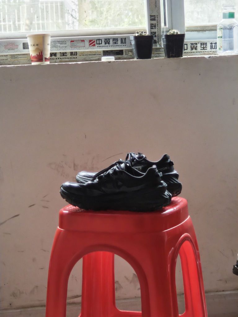 不经意间的球鞋回眸