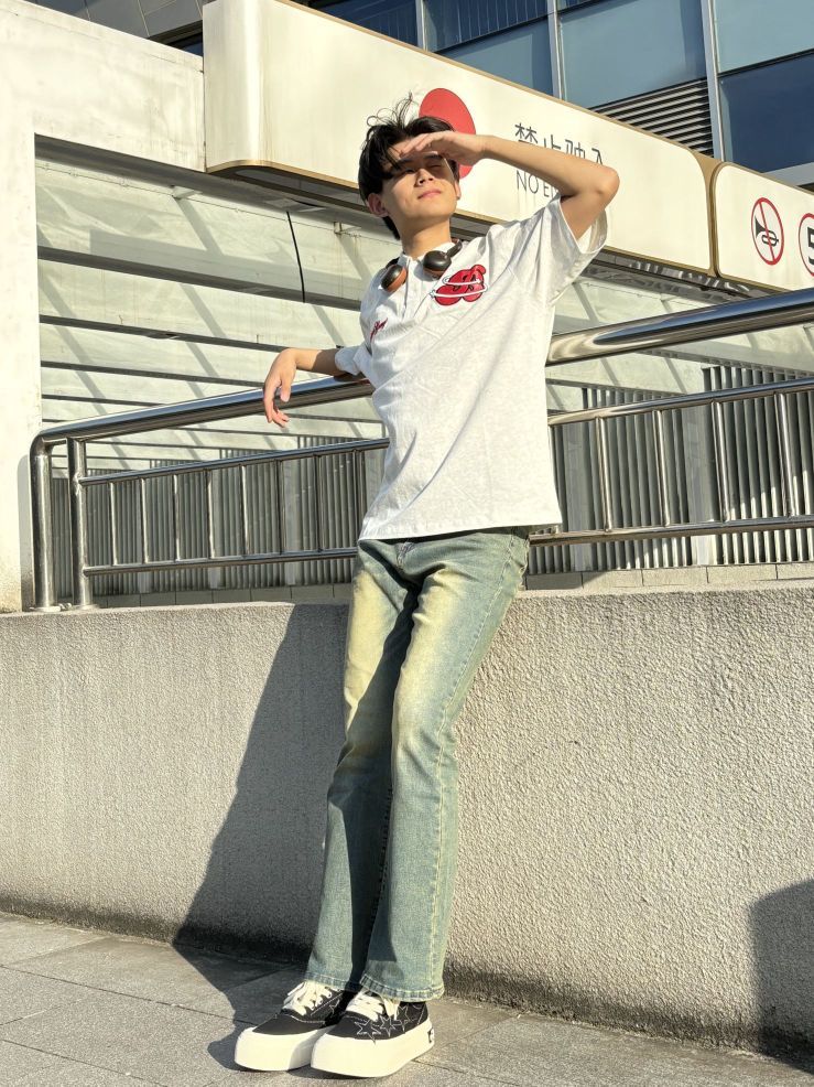谁懂啊！！这件白刺绣Polo衫真的太阳光了！