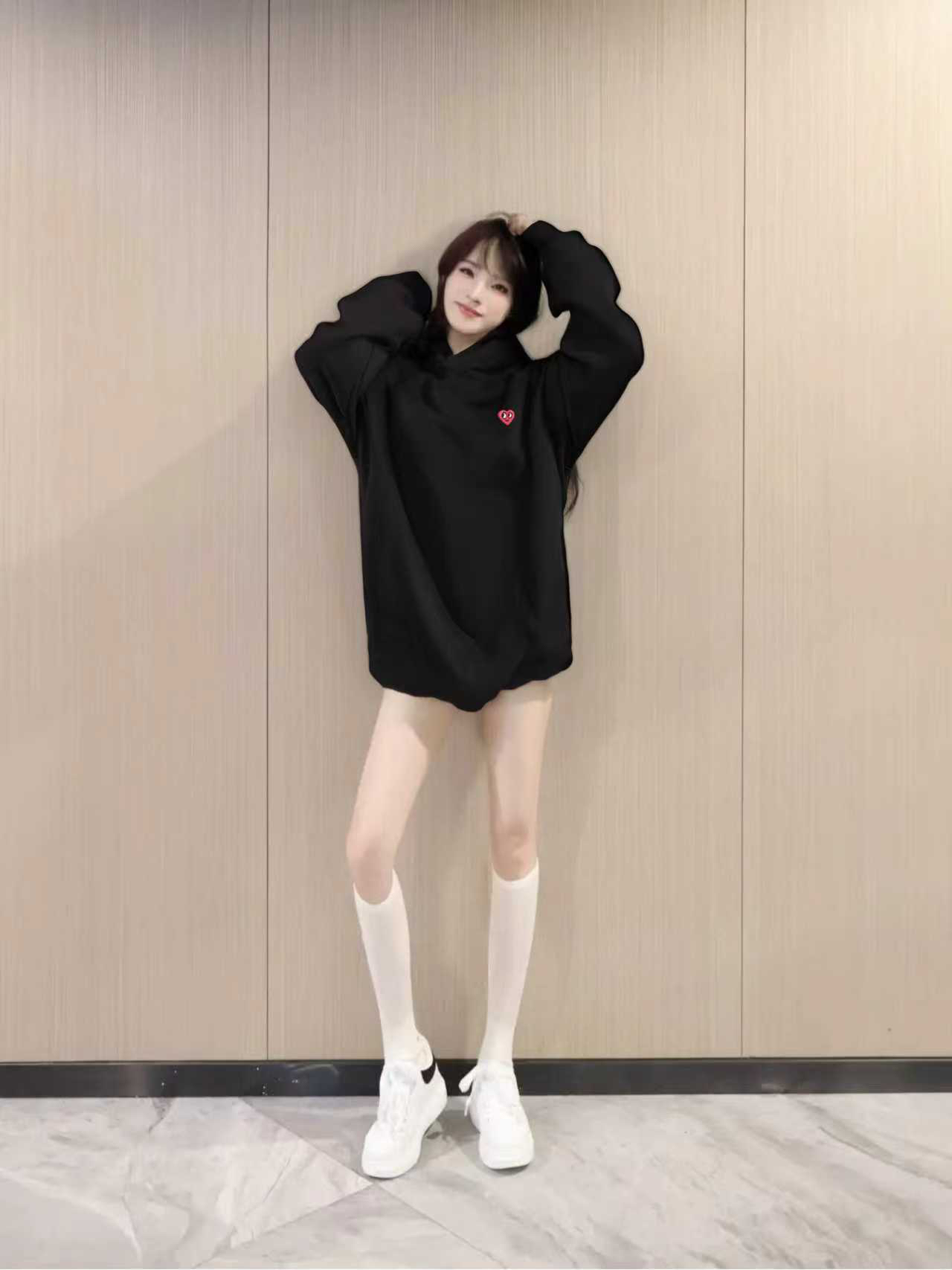 💐约会氛围感神器！深色系卫衣甜到心巴～