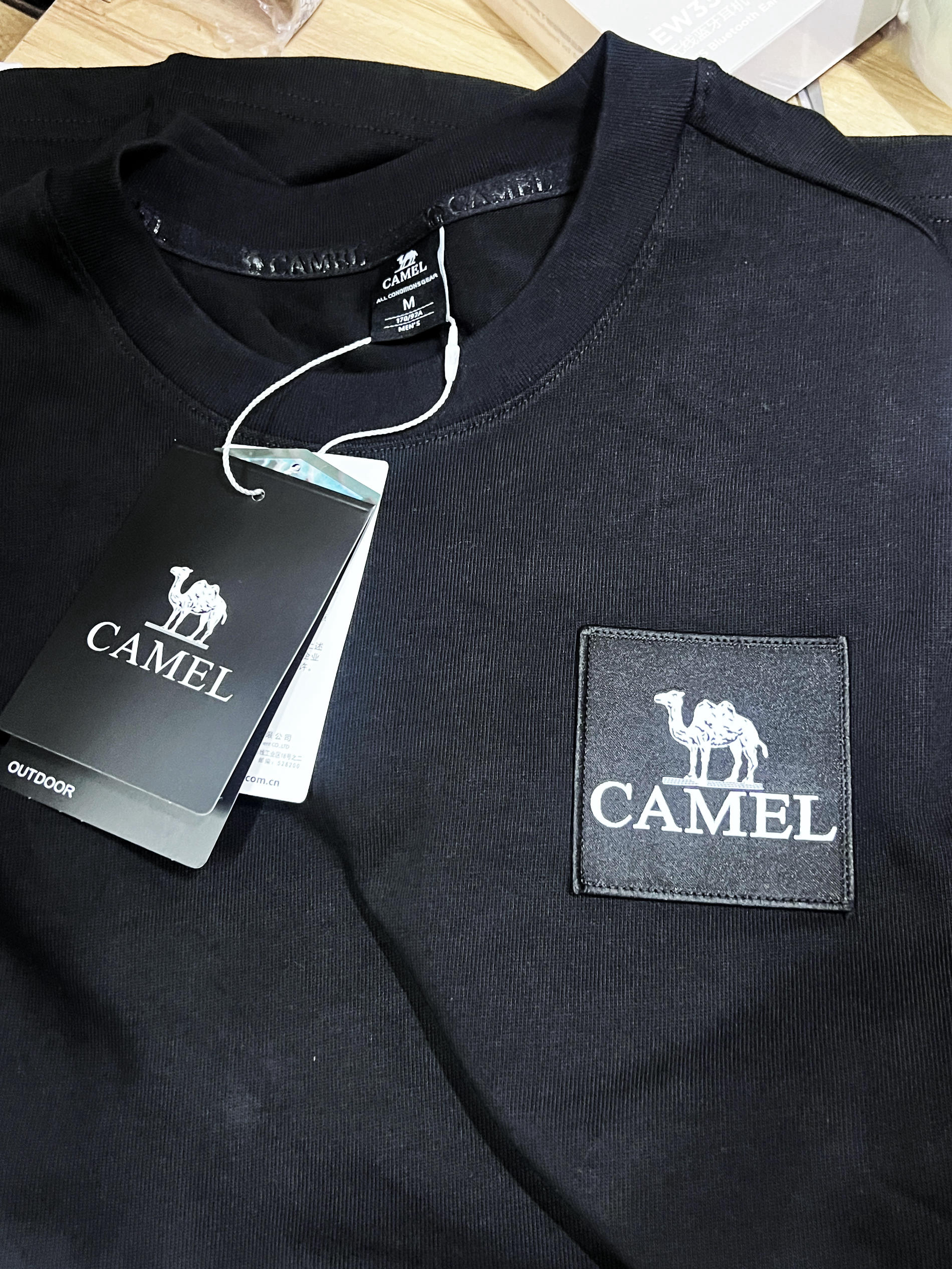 黑色骆驼（CAMEL）上衣，简约好搭配