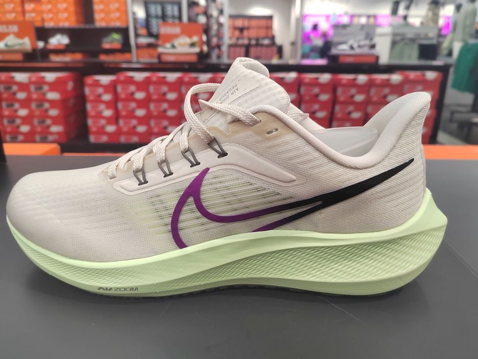 Nike Air Zoom Pegasus 39 开箱即惊喜!这才是跑鞋界的「六边形战士」!