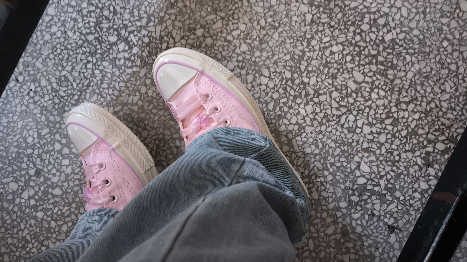 👟球鞋名称：
匡威
🔍分享理由：好看

