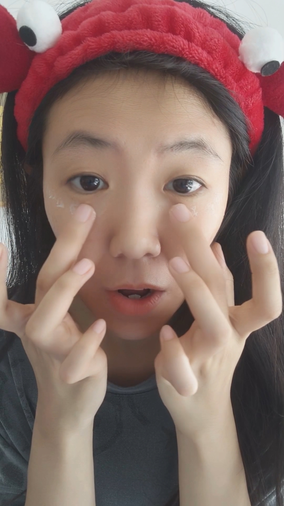 震惊😨熬夜还熬出了一对儿大眼睛……