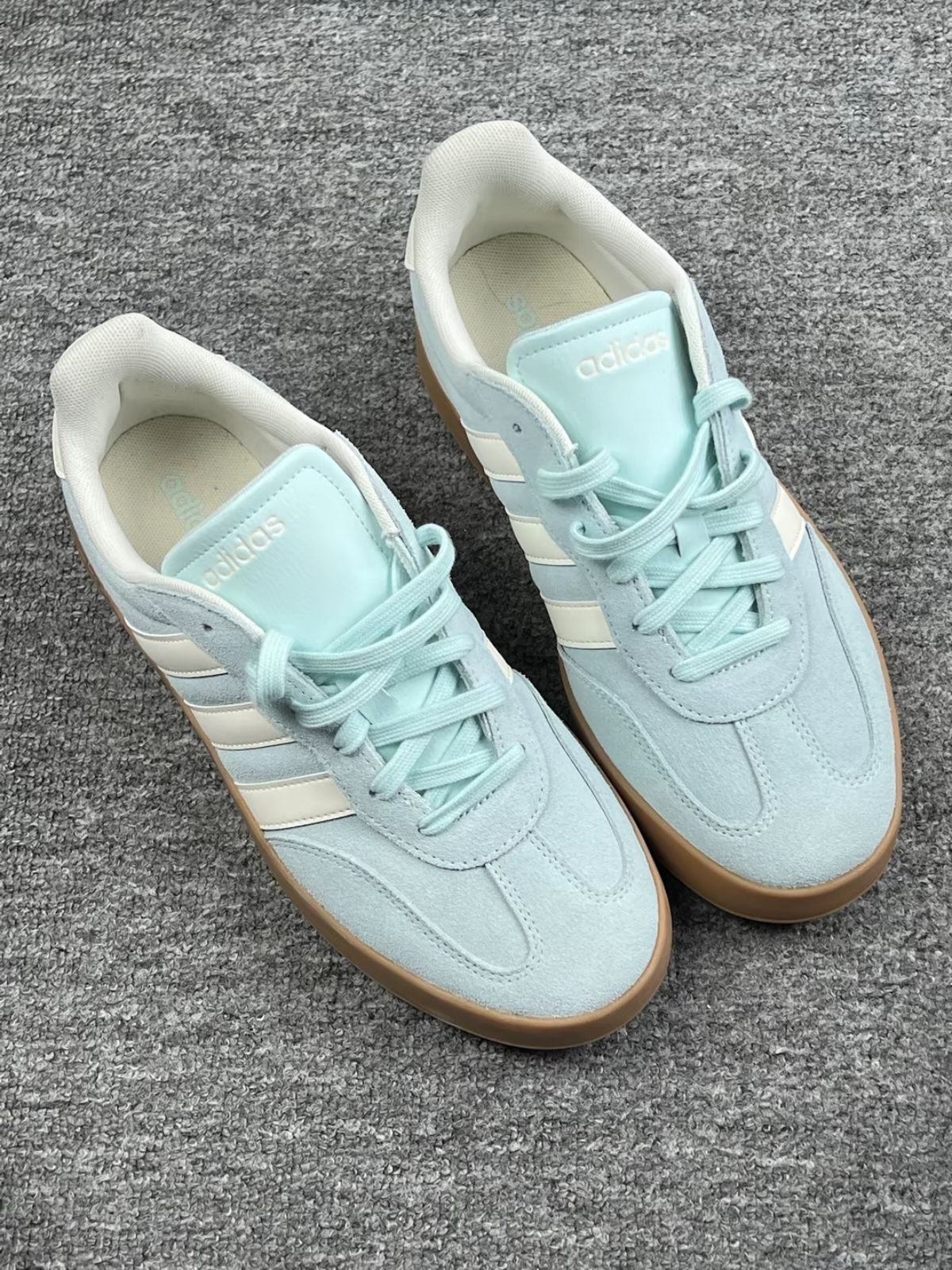 日常穿搭没特色?我穿这双绿白adidas板鞋还挺有感觉