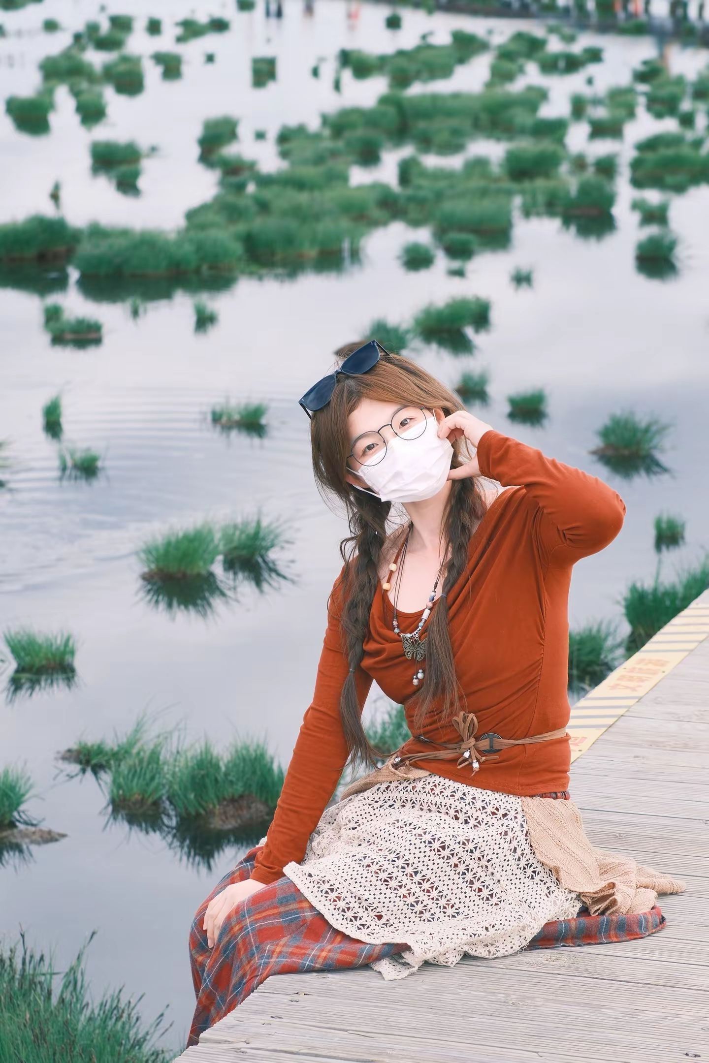户外出游OOTD｜红咖配色穿搭有种独特的美！！