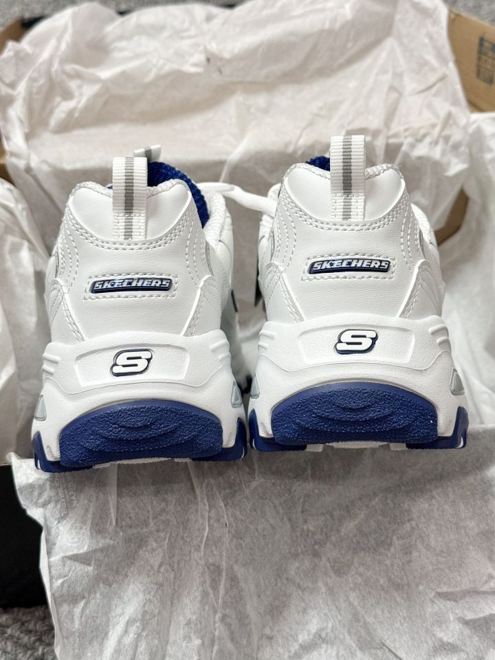 斯凯奇这双鞋是来“接管”我的鞋柜吧!白蓝配色清新到犯规,穿上直接变“腿精”~