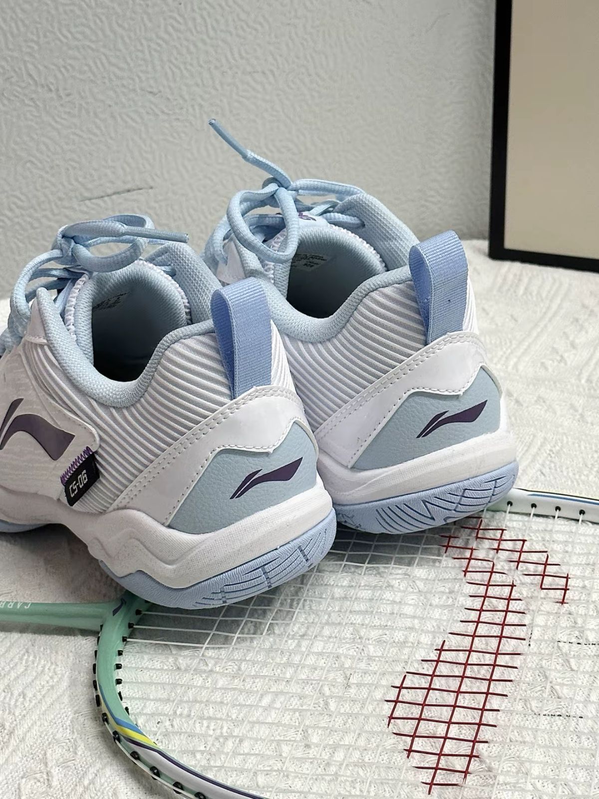 李宁羽毛球装备绝了！飞毛腿鞋+出奇2.0拍，小白秒上手。