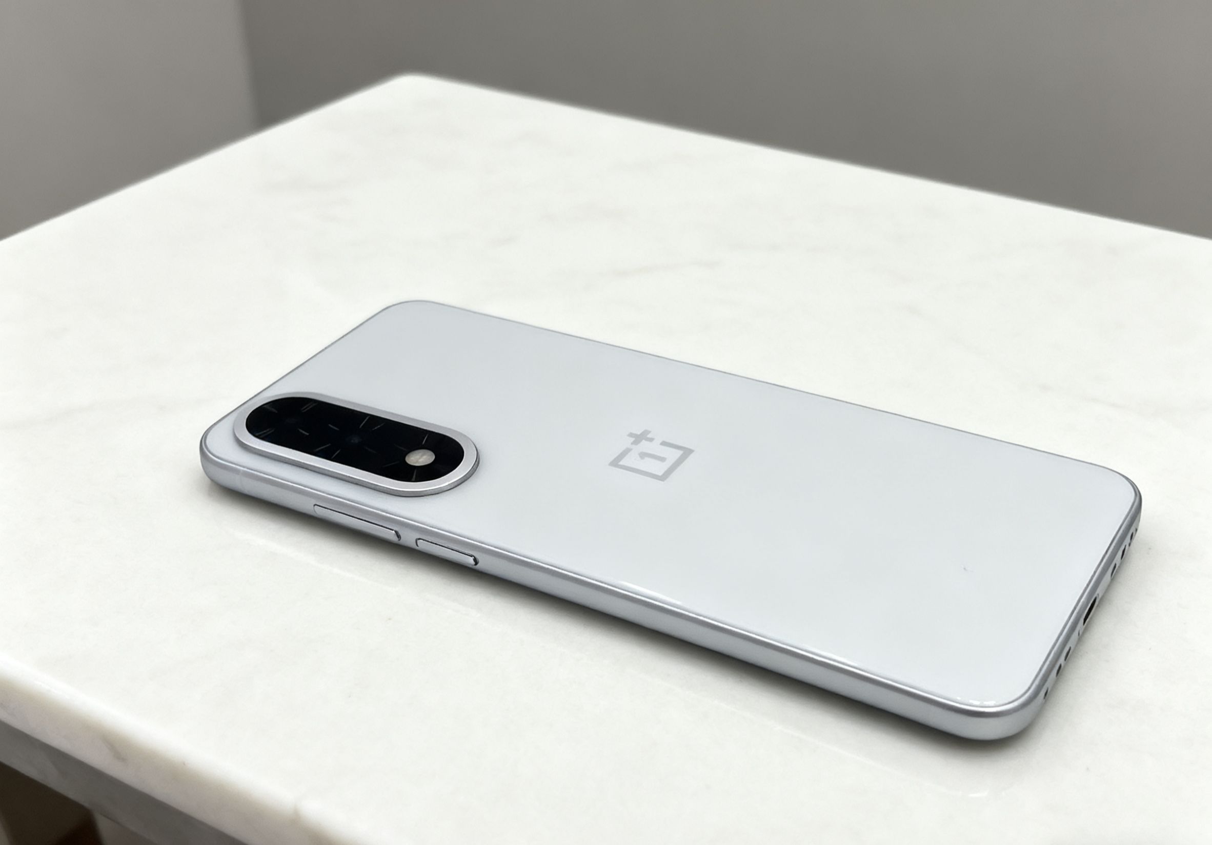 看到它的瞬间就被种草!这一加手机的设计也太绝了,忍不住疯狂心动!