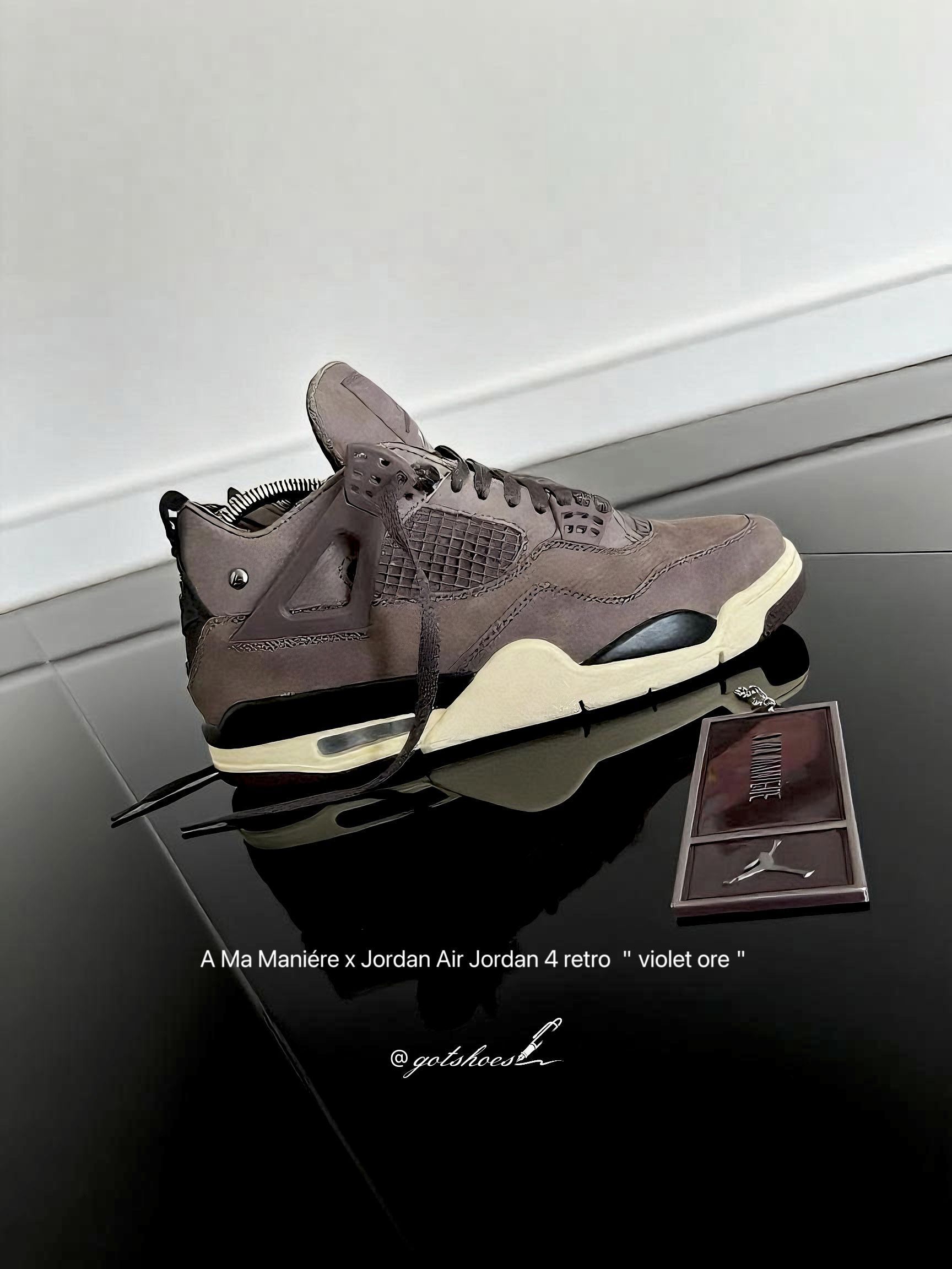 醇厚酒红,细腻麂皮