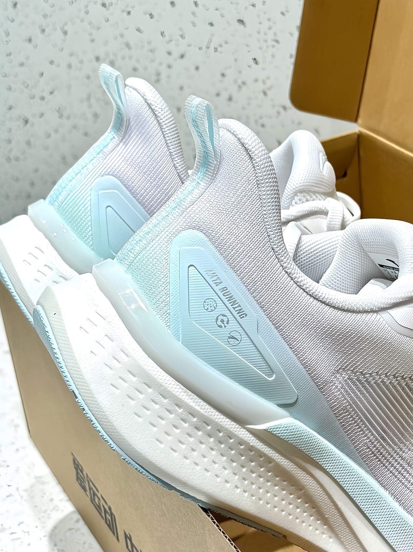 海盐葡萄气泡水🫧安踏太懂女生要的跑鞋🧊