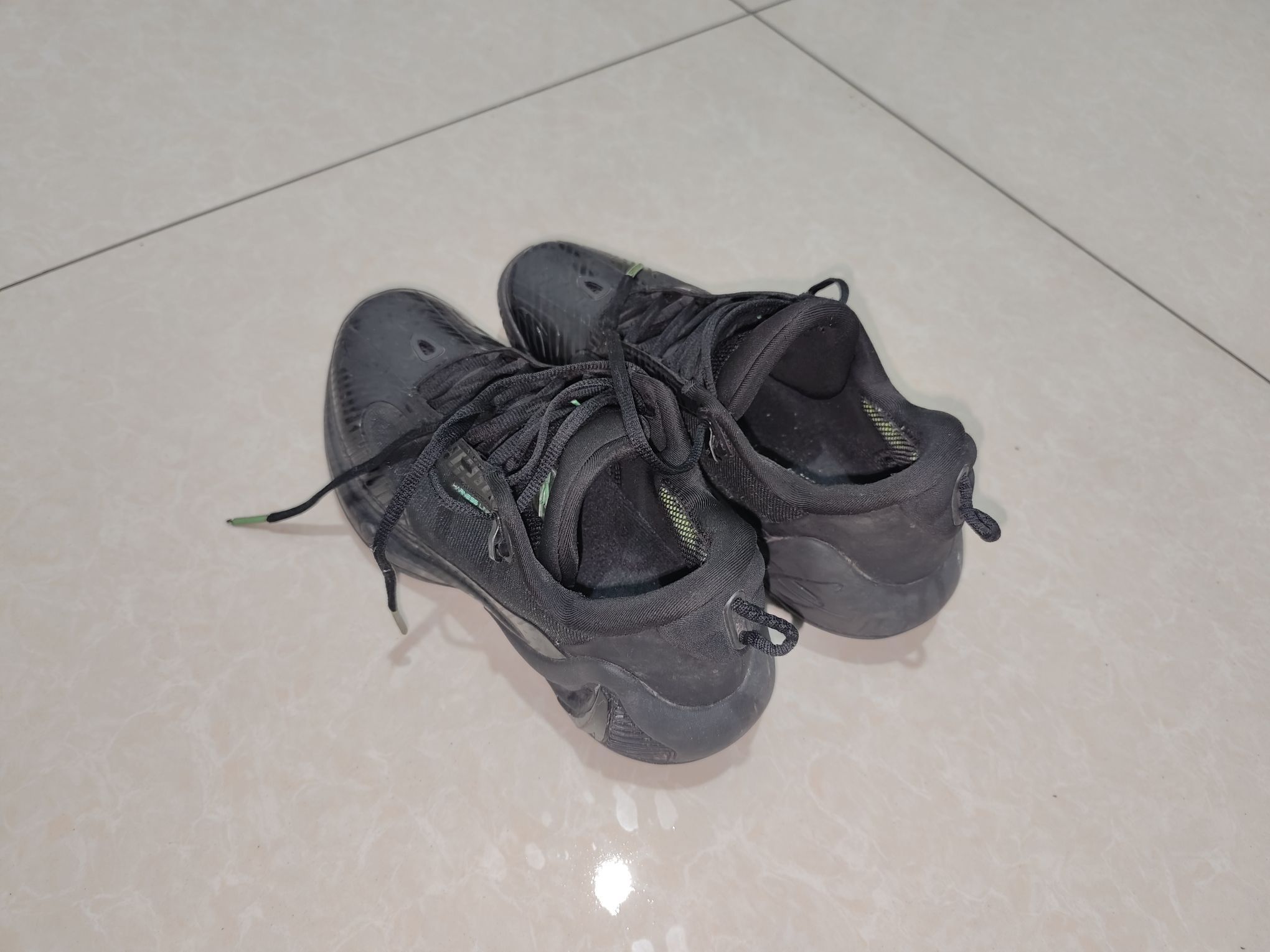 安踏海沃德4GH4纯黑配色还是很酷的