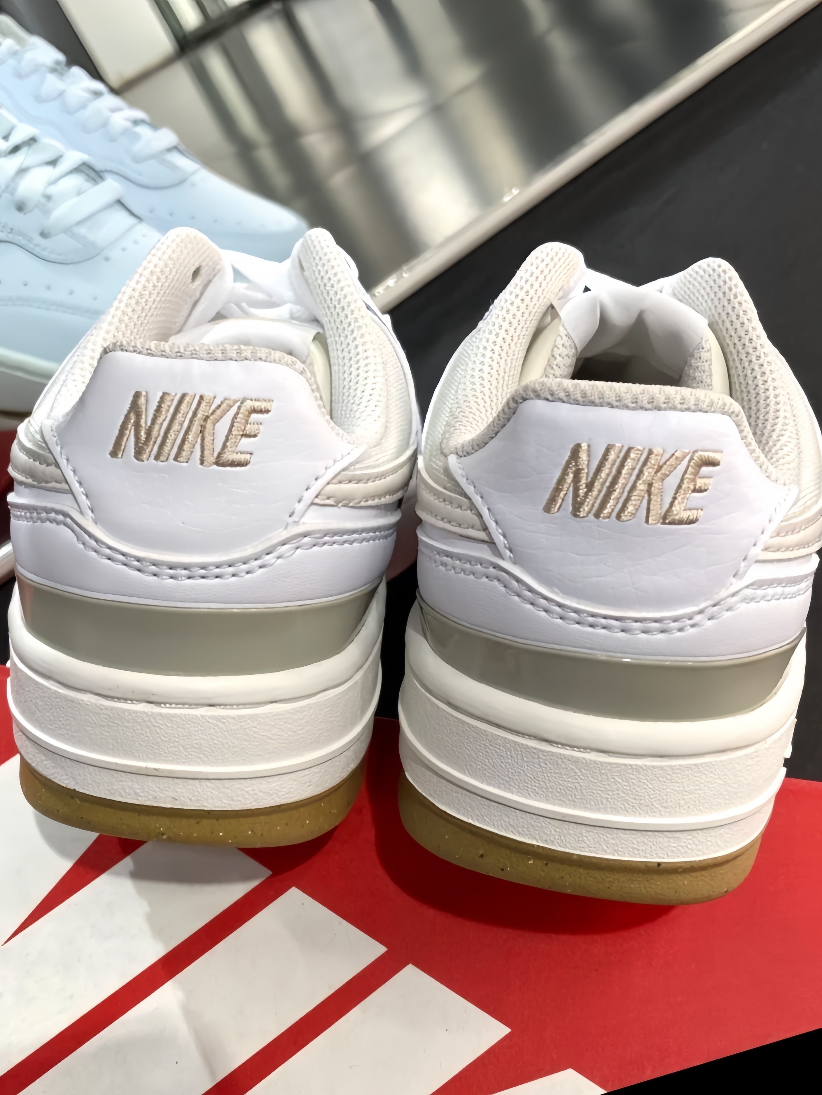 Nike椰奶白厚底板鞋~温柔又百搭🥰