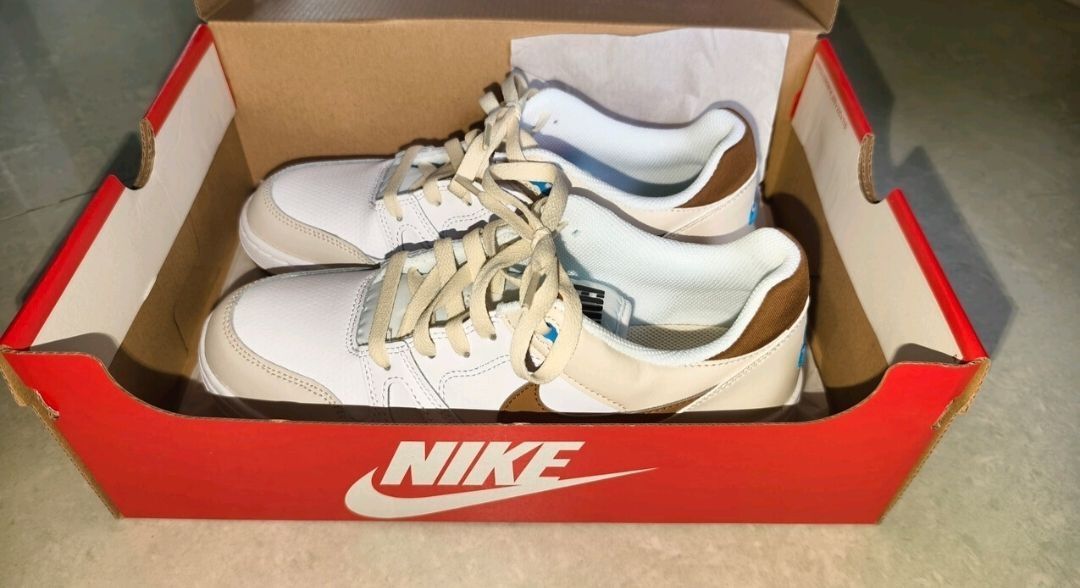 这双Nike鞋：白棕撞色，潮酷百搭，脚感拉满。