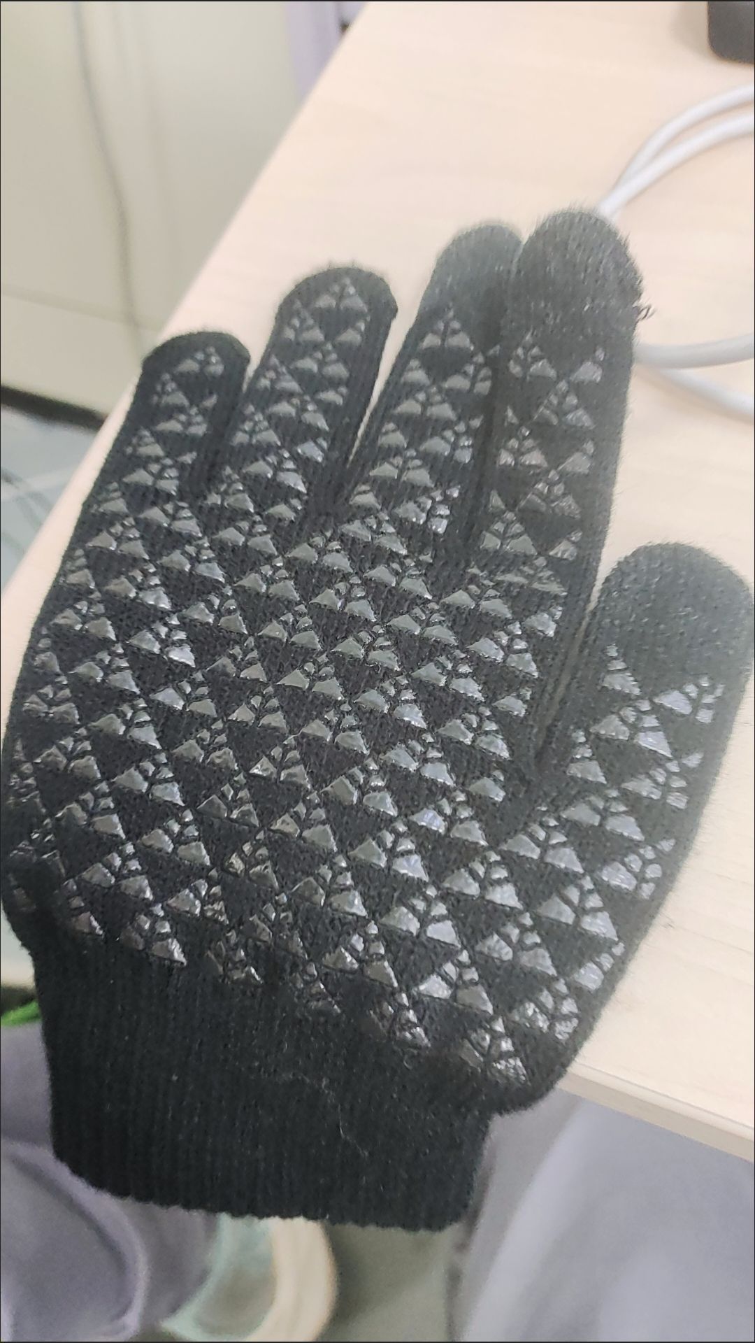 可以这个1. 手套质感超软，保暖又贴合，