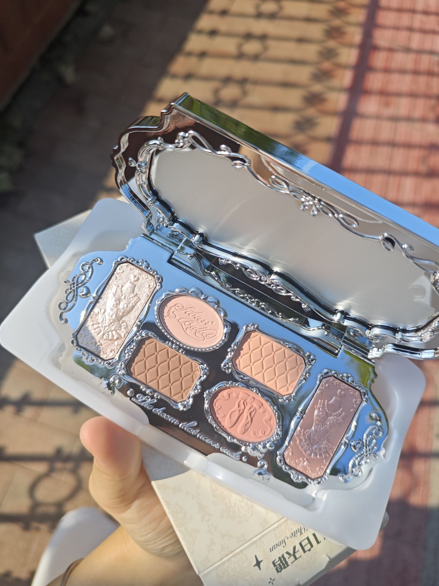 花知晓白天鹅眼影盘