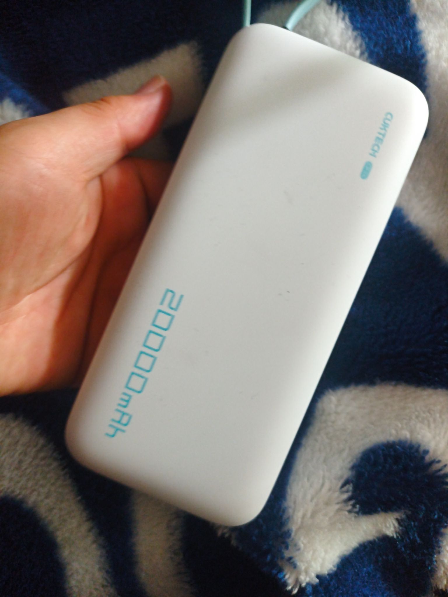 东西很不错，充电宝质量很好，很好的一次购