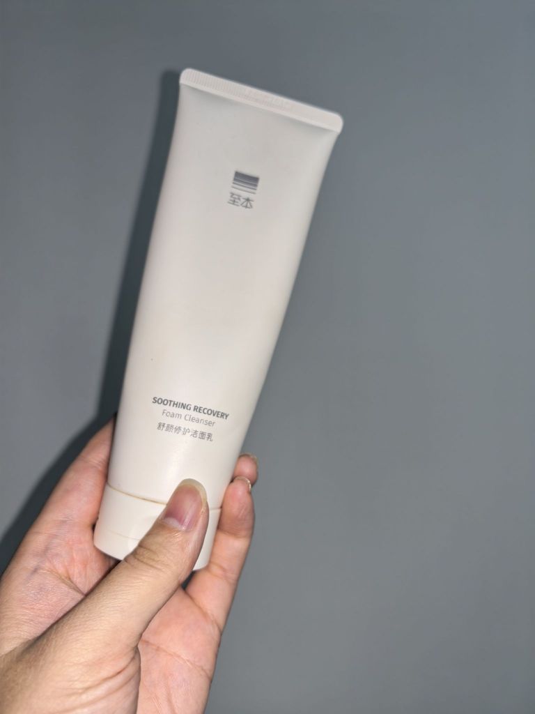 后悔没早买！至本洗面奶挤一点就出绵密泡沫，洗感绝了