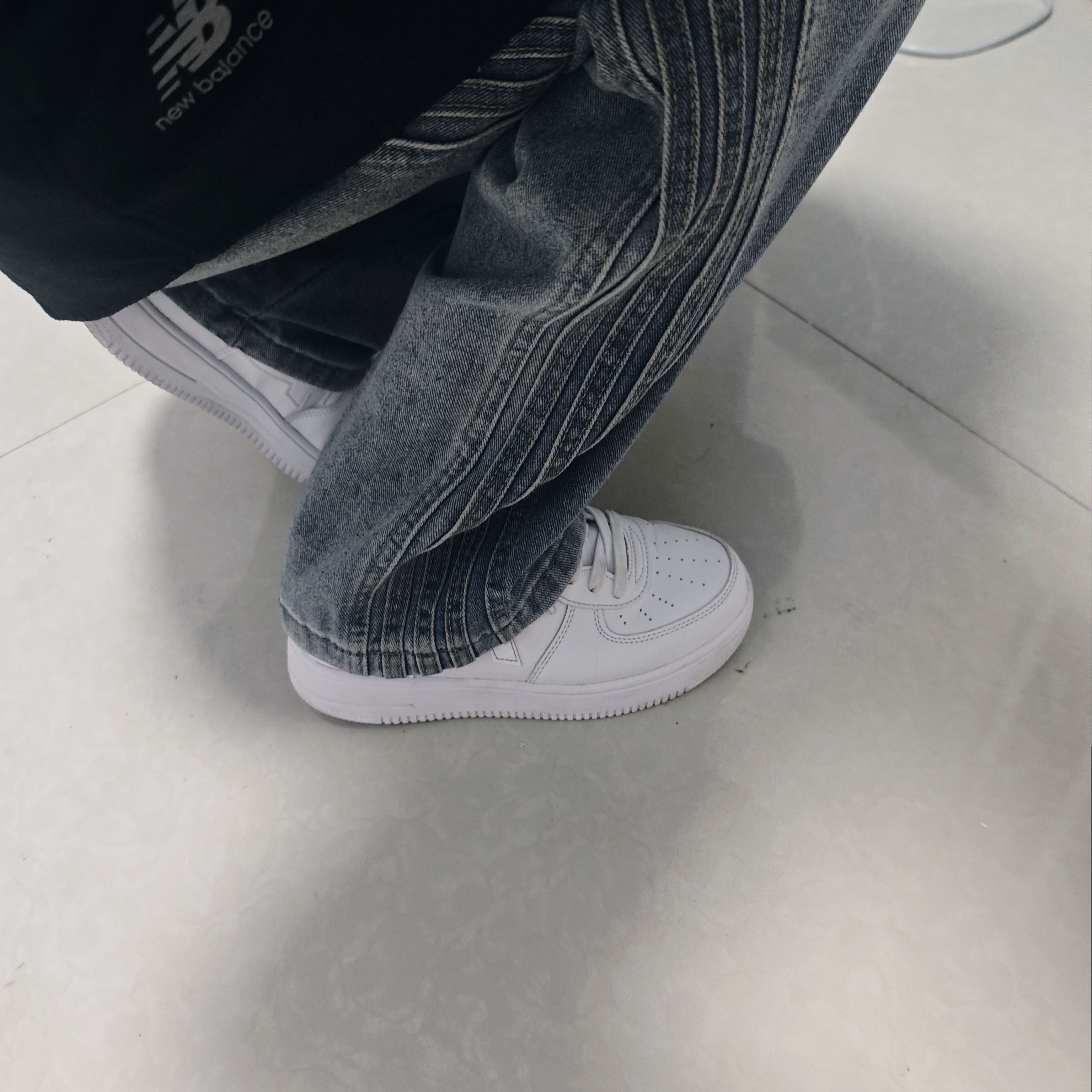 特步「空军一号」百搭小白鞋