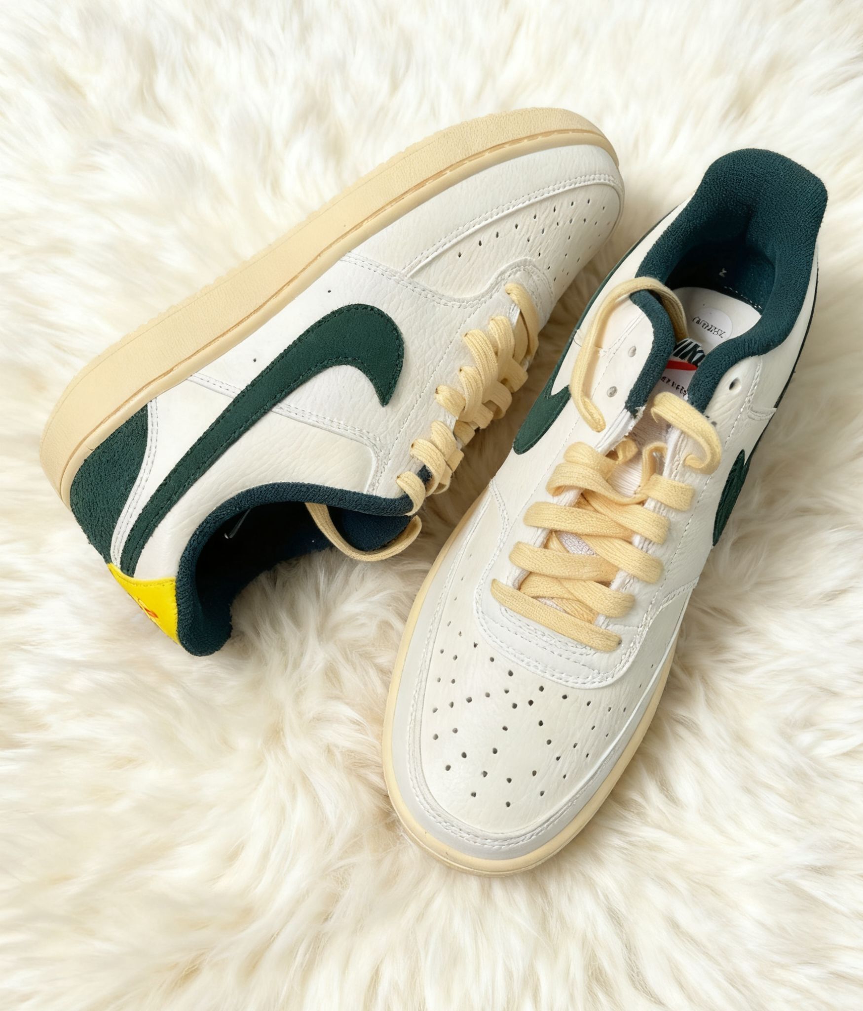 这双鞋的配色，是潮流搭配的万能公式。