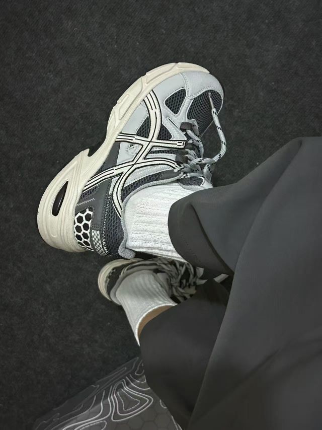 跑鞋帅得这么低调还这么稳！