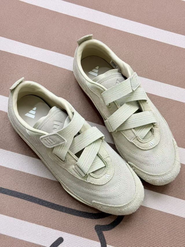 《穿了一周这双鞋:软是真软,粘灰也是真粘灰🤏》